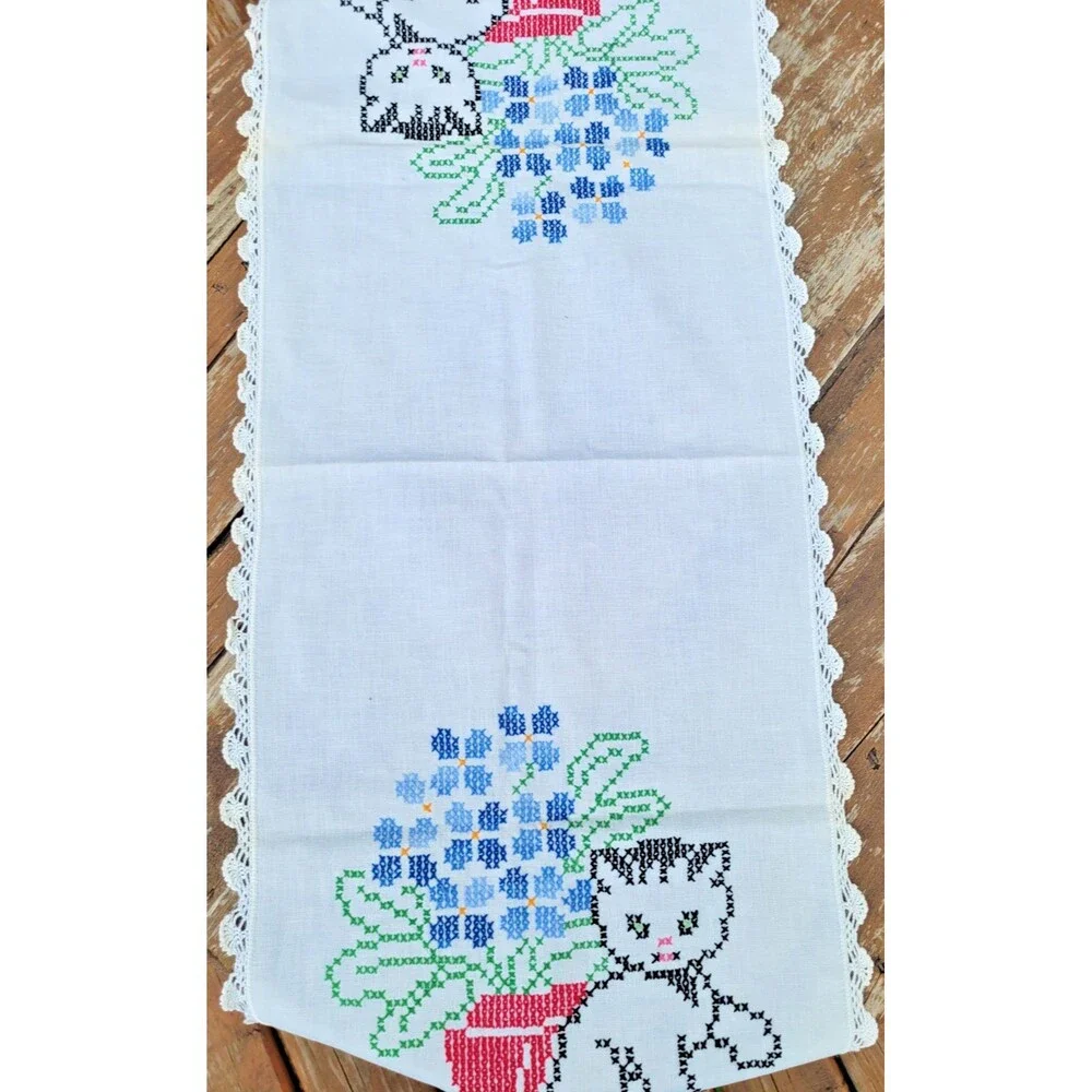 Vtg Embroidered KITTY CAT FLOWER BASKET Table RUNNER Dresser SCARF grannycore